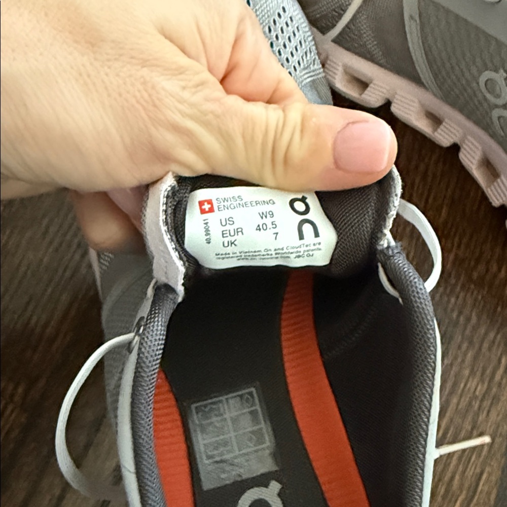 On Cloud X Sneakers Size 9 - Picture 3 of 5
